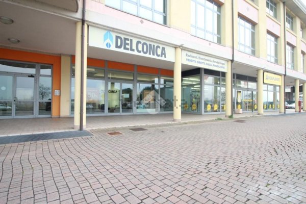 locale commerciale in affitto a Cesena in zona Marcorano