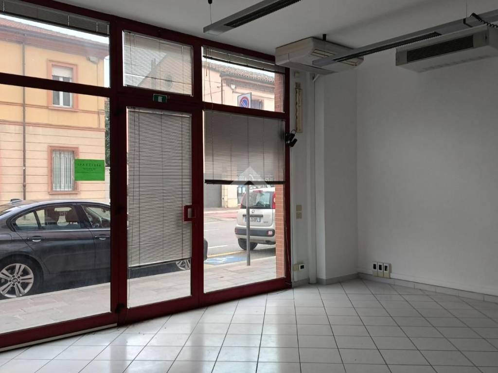 negozio in affitto a Cesena in zona Centro Storico