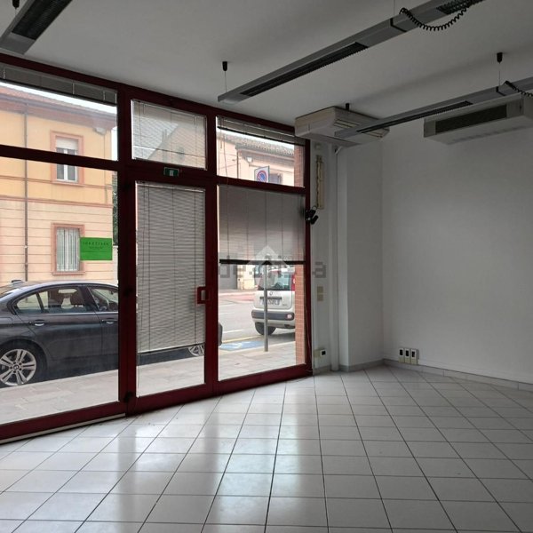 negozio in affitto a Cesena in zona Centro Storico