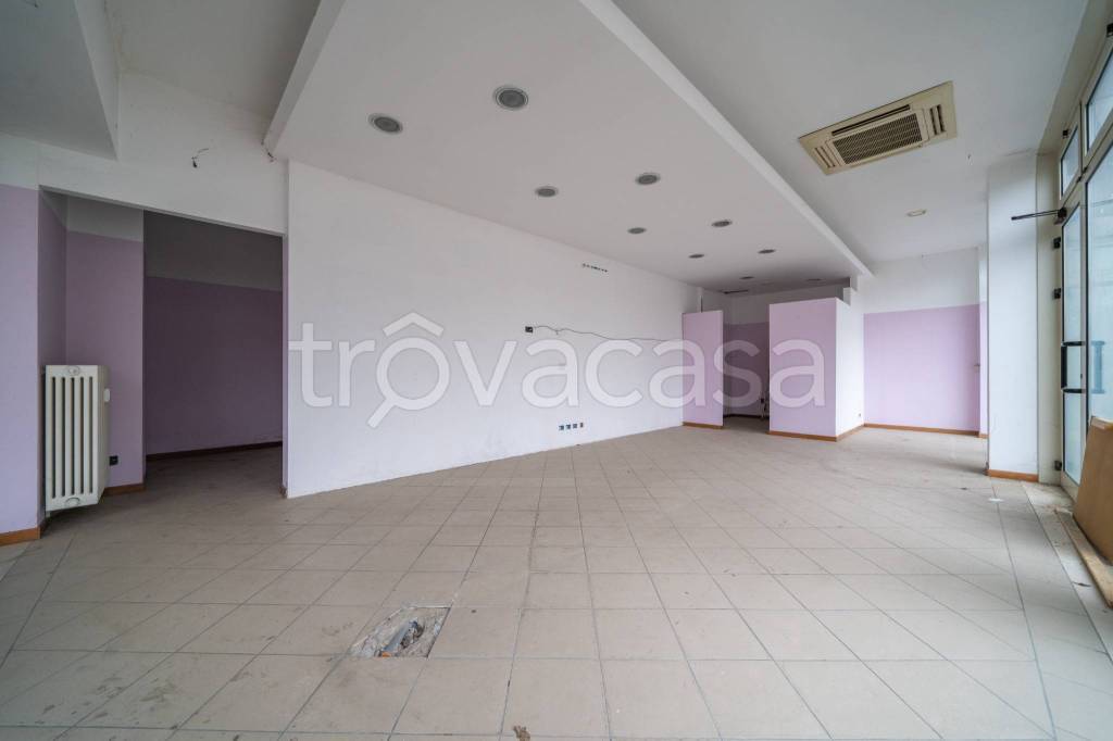 negozio in affitto a Cesena in zona Centro Storico