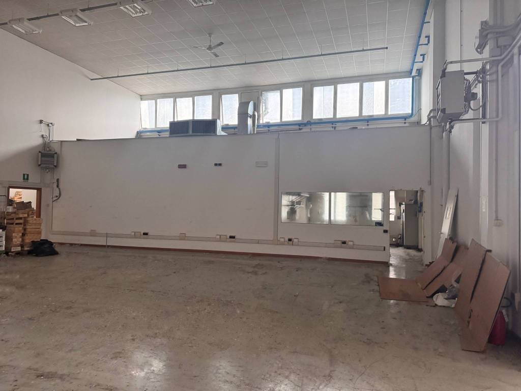 locale commerciale in affitto a Cesena in zona Centro Storico