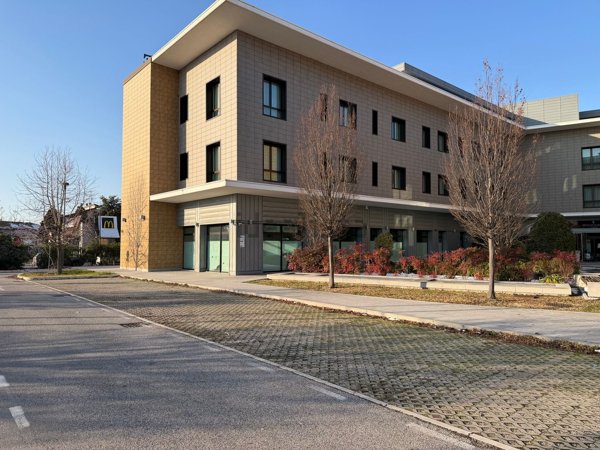 locale commerciale in affitto a Cesena in zona Torre del Moro