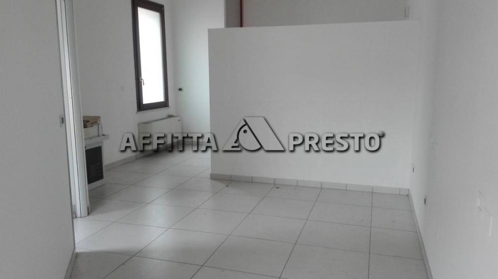 negozio in affitto a Cesena
