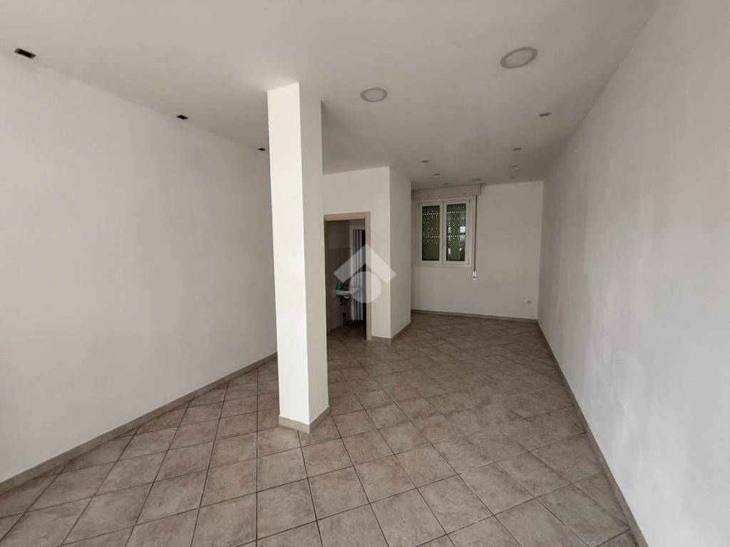 negozio in affitto a Cesena in zona Torre del Moro