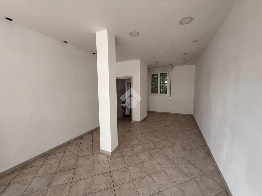 negozio in affitto a Cesena in zona San Rocco