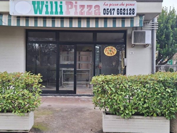 negozio in affitto a Cesena in zona Oltresavio