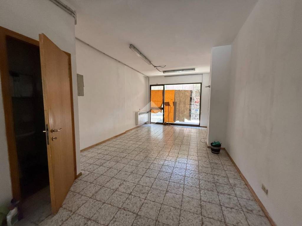 negozio in affitto a Cesena in zona San Rocco