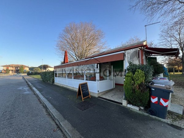 negozio in affitto a Cesena in zona Macerone