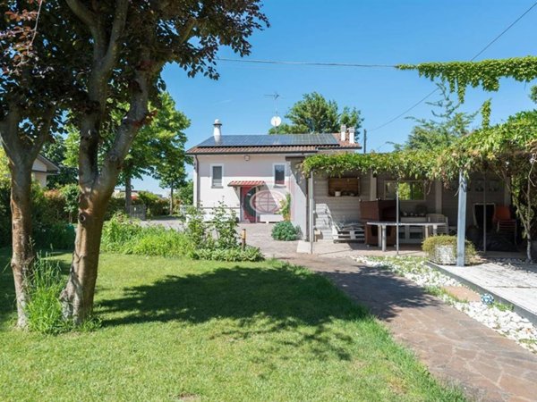 casa indipendente in affitto a Cesena in zona Villa Chiaviche