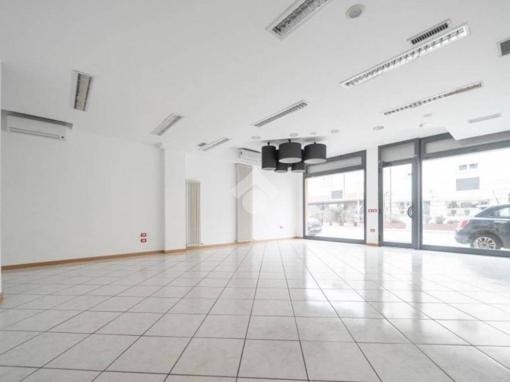 negozio in affitto a Cesena in zona Sant'Egidio