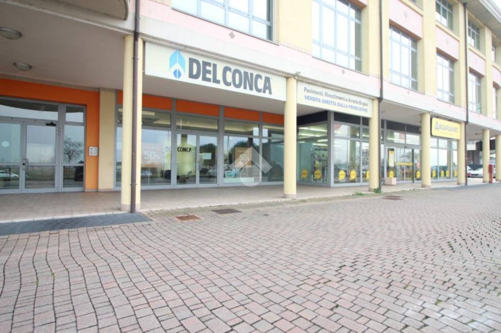 locale commerciale in affitto a Cesena in zona Vigne