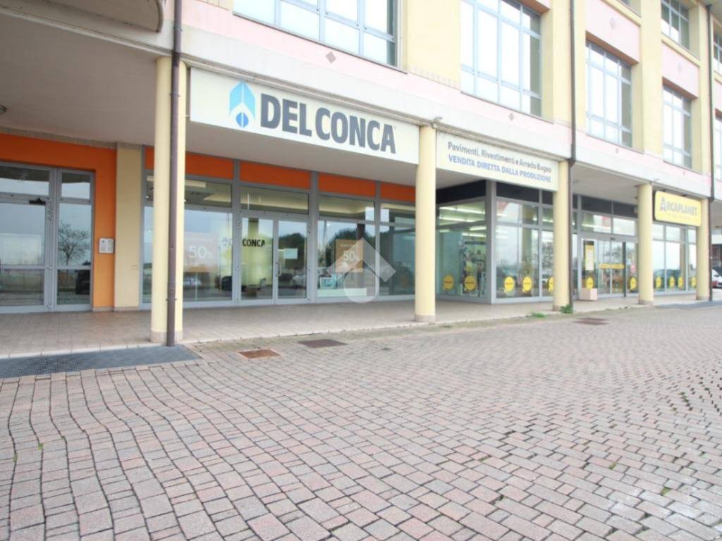 locale commerciale in affitto a Cesena in zona Vigne