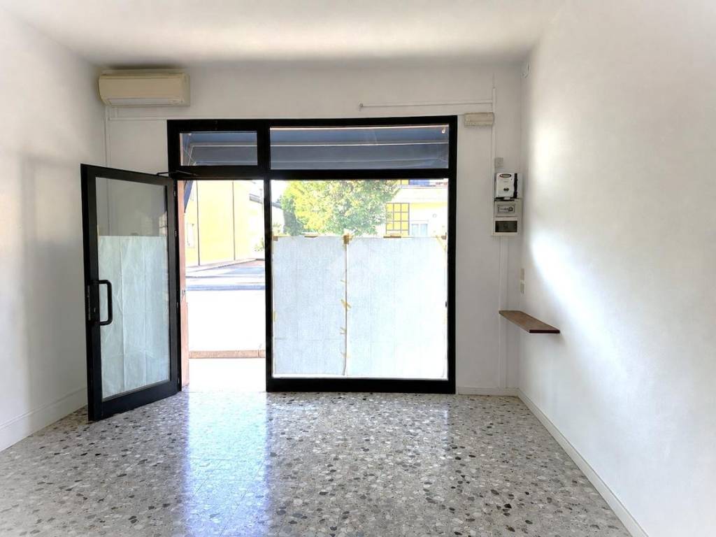 negozio in affitto a Cesena in zona Torre del Moro