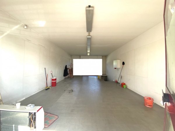 negozio in affitto a Cesena in zona Ponte Pietra