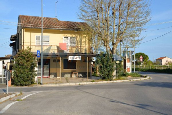negozio in affitto a Cesenatico in zona Sala
