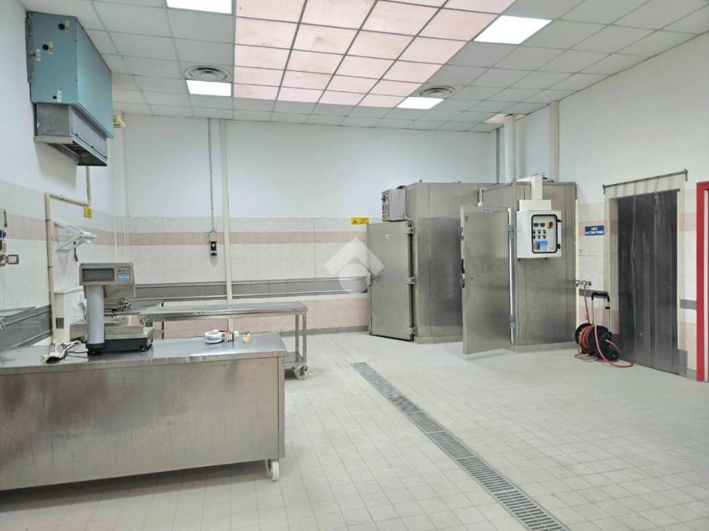 locale commerciale in affitto a Cesenatico