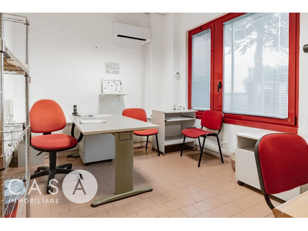 negozio in affitto a Cesenatico in zona Sala