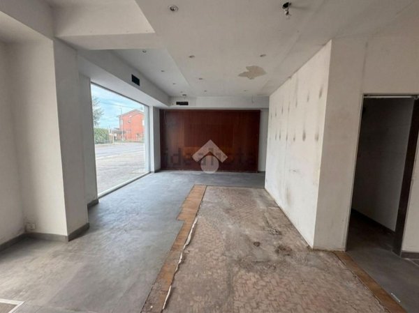 locale commerciale in affitto a Cesenatico