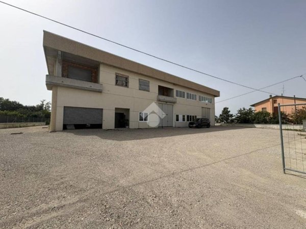 locale commerciale in affitto a Cesenatico in zona Villalta
