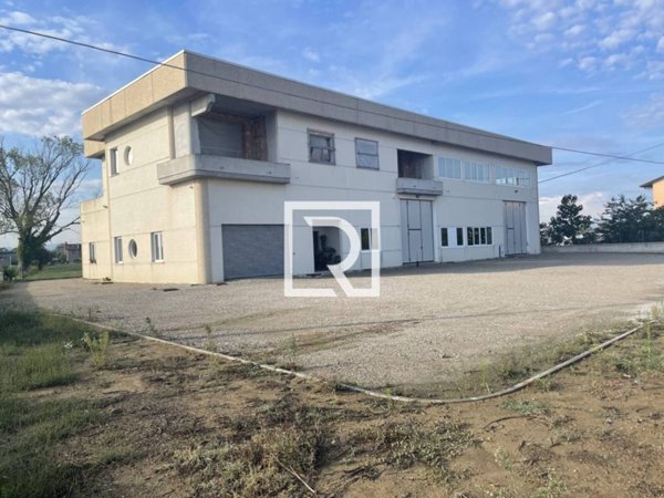 locale commerciale in affitto a Cesenatico in zona Sala