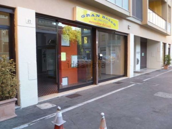 locale commerciale in affitto a Forlì