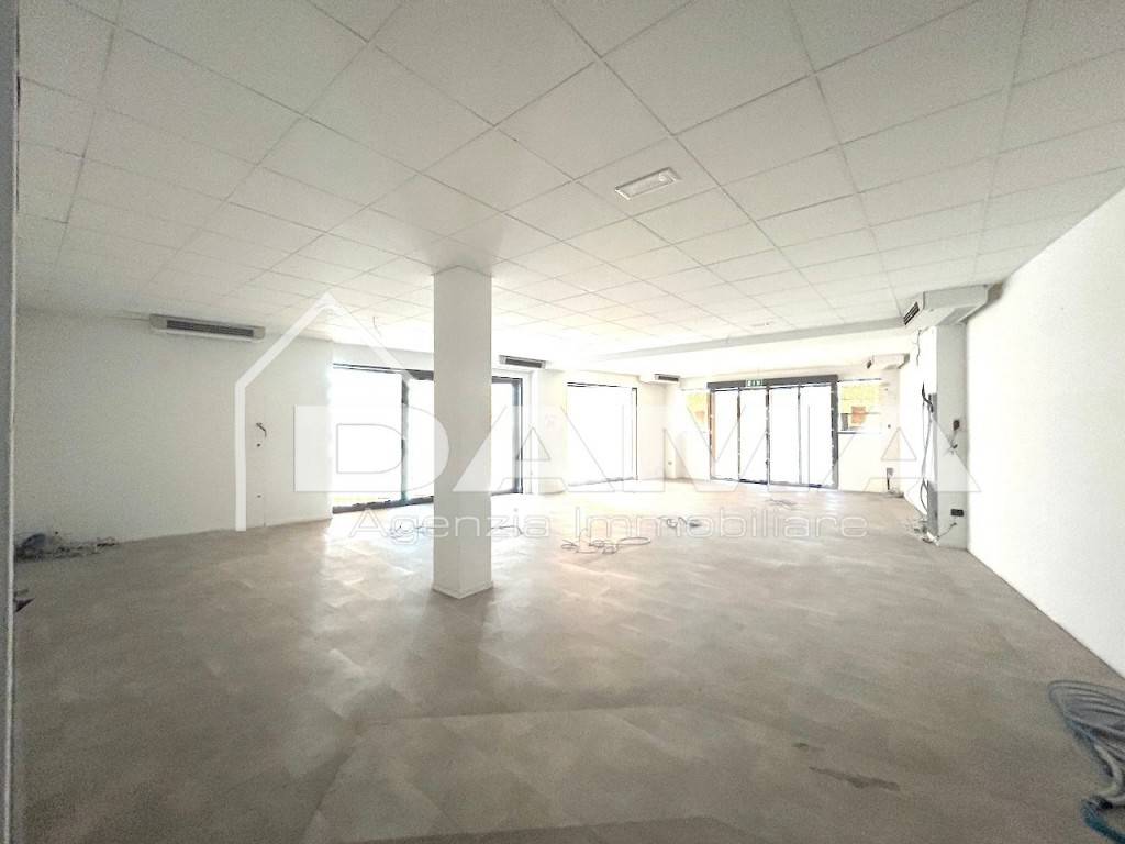 negozio in affitto a Forlì in zona Centro Storico