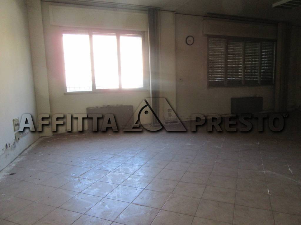 locale commerciale in affitto a Forlì in zona Musicisti / Grandi Italiani