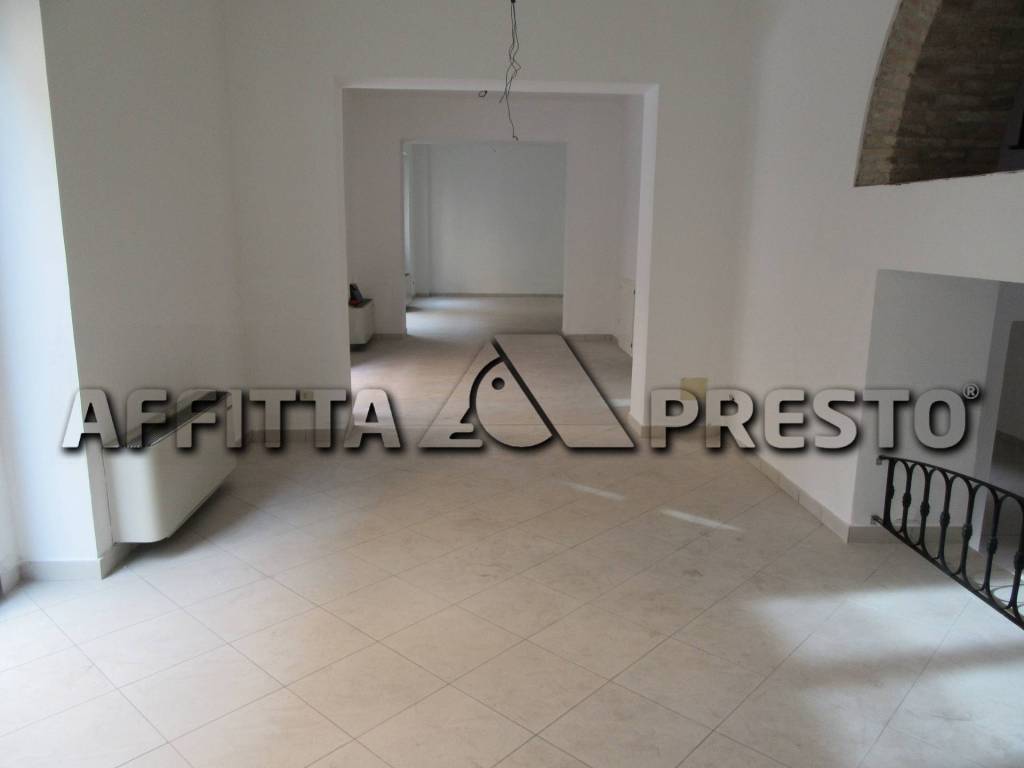 negozio in affitto a Forlì in zona Centro Storico