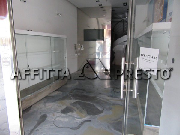 negozio in affitto a Forlì in zona Centro Storico