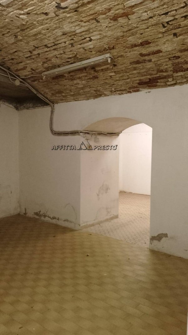 negozio in affitto a Forlì in zona Centro Storico