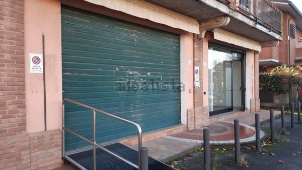negozio in affitto a Forlì in zona Villafranca di Forlì