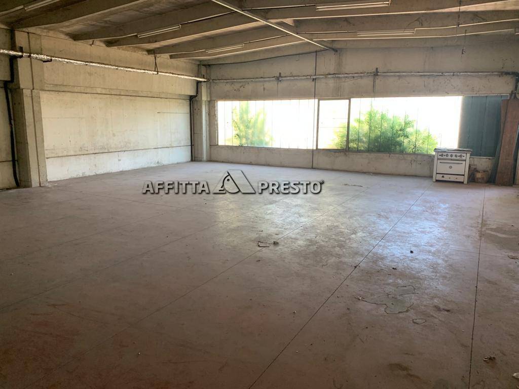 negozio in affitto a Forlì in zona San Giorgio