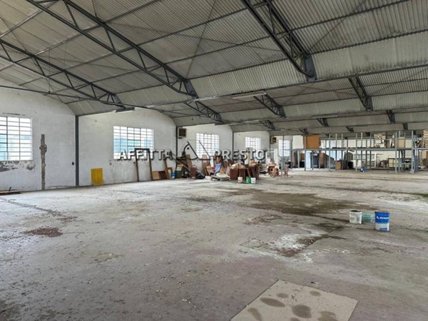 negozio in affitto a Forlì in zona Cava