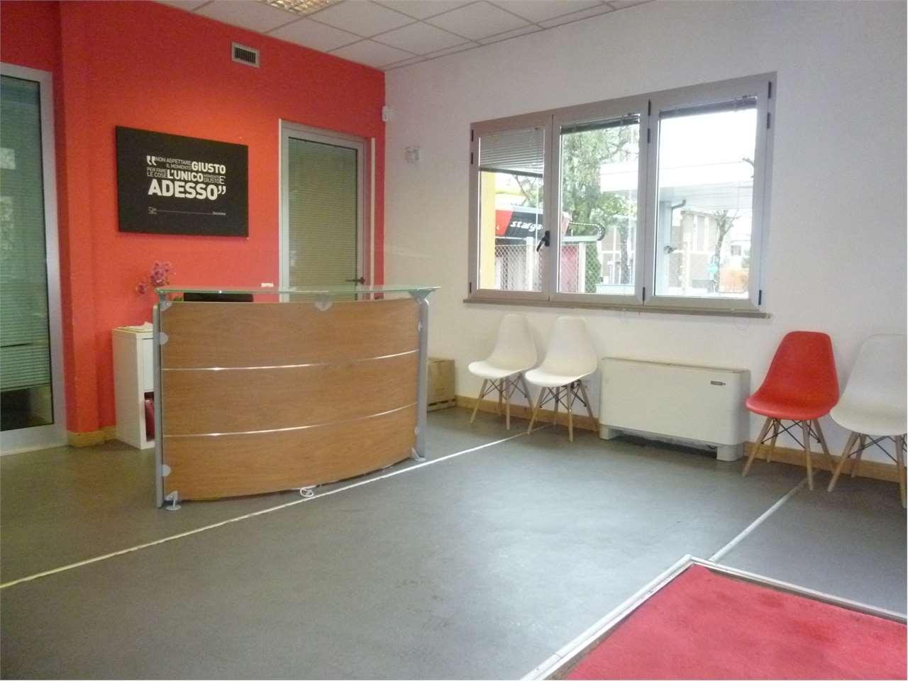 locale commerciale in affitto a Forlì