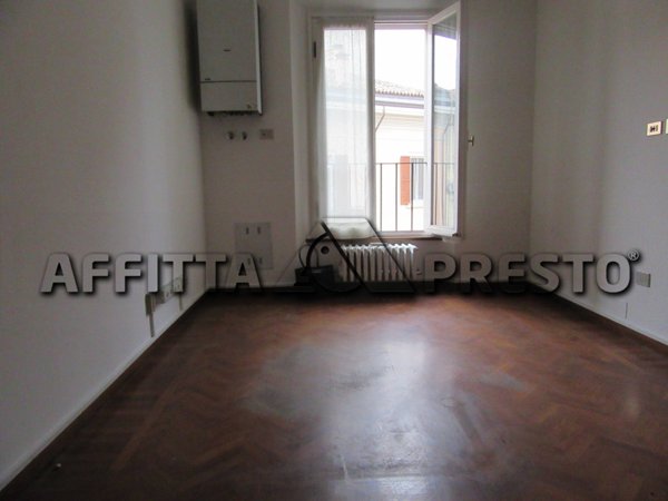 locale commerciale in affitto a Forlì in zona Centro Storico