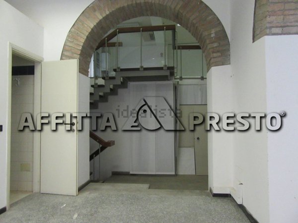 locale commerciale in affitto a Forlì in zona Centro Storico