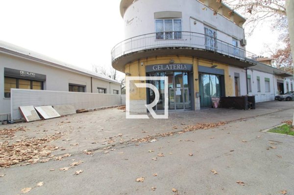 locale commerciale in affitto a Forlì