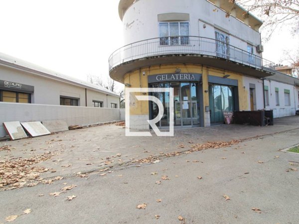 locale commerciale in affitto a Forlì