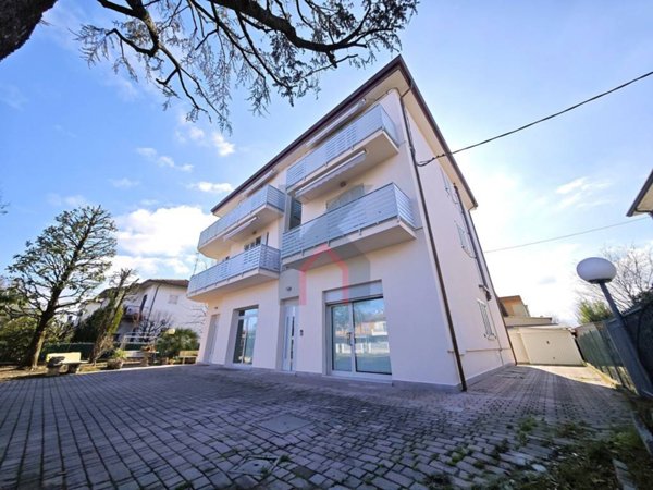 negozio in affitto a Forlì in zona Cava