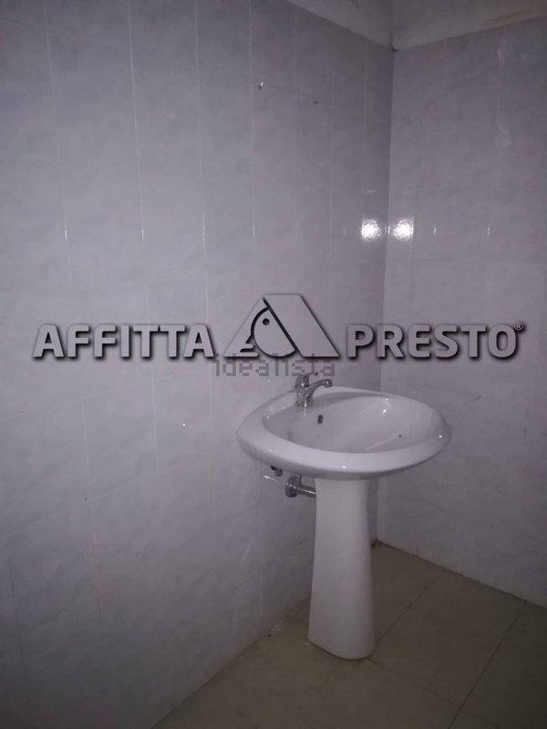 locale commerciale in affitto a Forlì