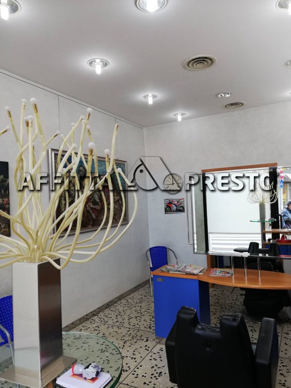 locale commerciale in affitto a Forlì