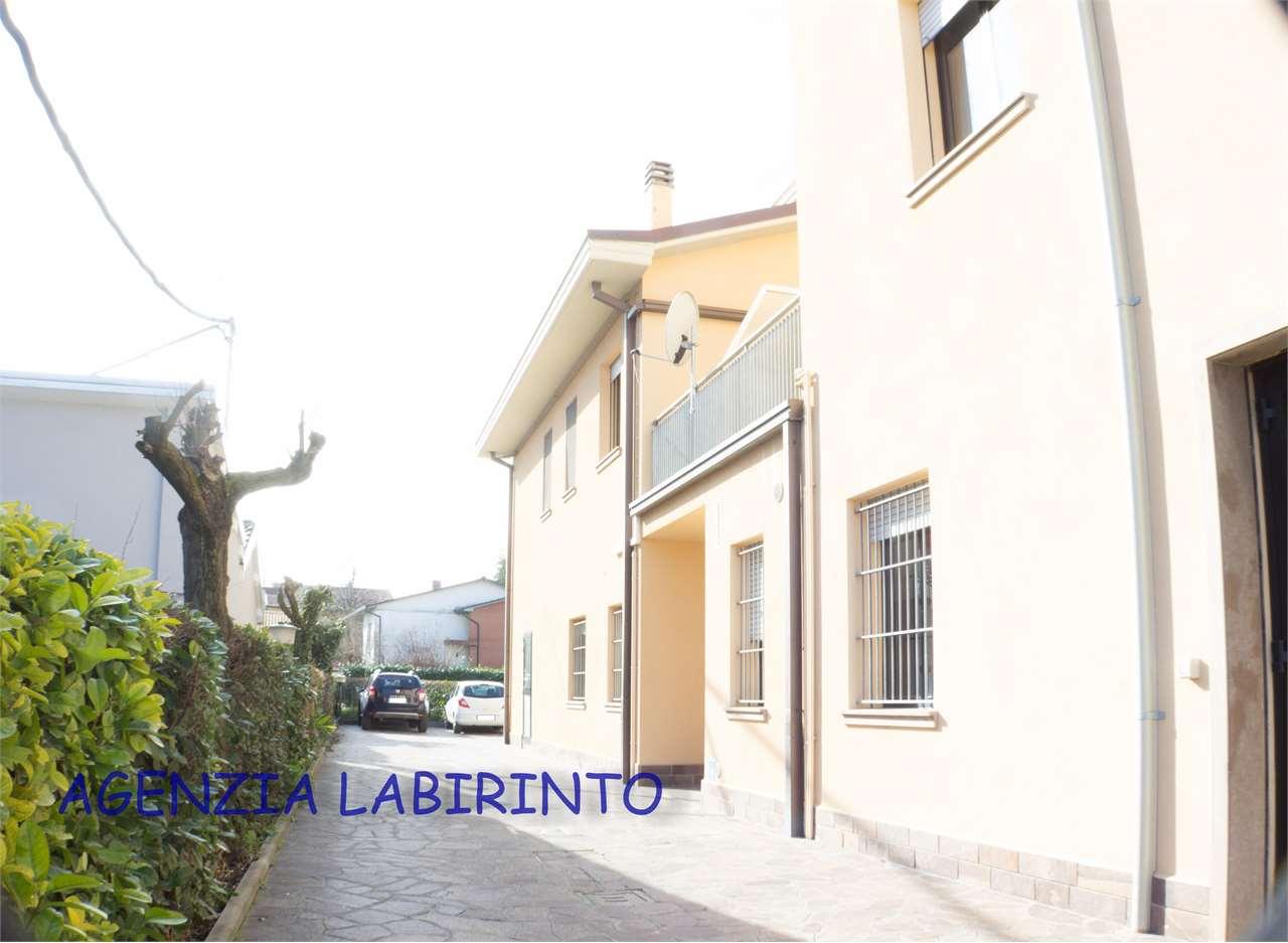 negozio in affitto a Forlì