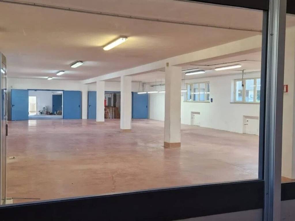 locale commerciale in affitto a Forlì in zona Cà Ossi