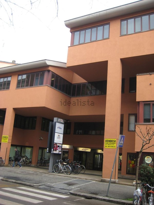 locale commerciale in affitto a Forlì