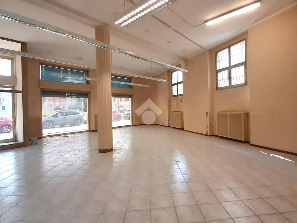 negozio in affitto a Forlì in zona San Benedetto