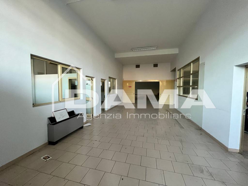 negozio in affitto a Forlì in zona Coriano