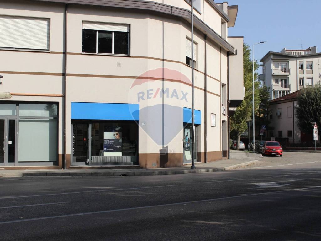 negozio in affitto a Forlì in zona San Benedetto