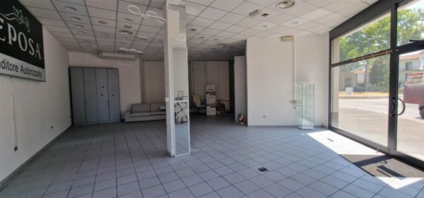 negozio in affitto a Forlì in zona San Benedetto