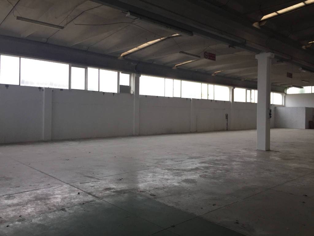 locale commerciale in affitto a Forlì in zona Coriano