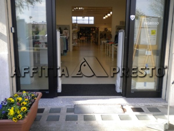 negozio in affitto a Forlì in zona Centro Storico